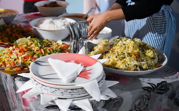 Primer plano de la comida en la mesa