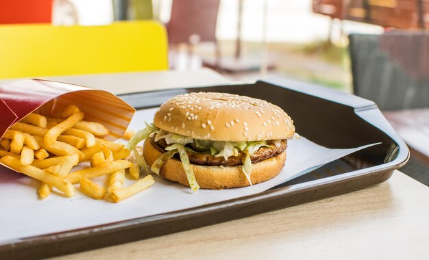 Primer plano de la comida en la mesa