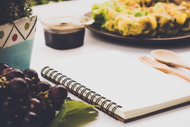 Primer plano de la comida en la mesa