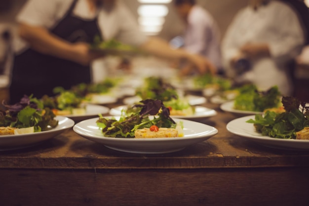 Primer plano de la comida en la mesa