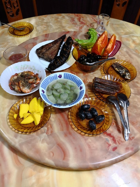 Foto primer plano de la comida en la mesa