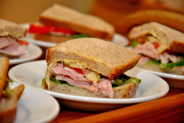 Primer plano de la comida en la mesa