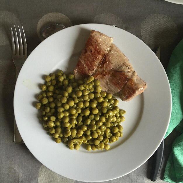 Foto un primer plano de la comida en el plato