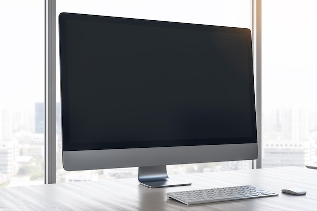 Primer plano de una computadora blanca y vacía