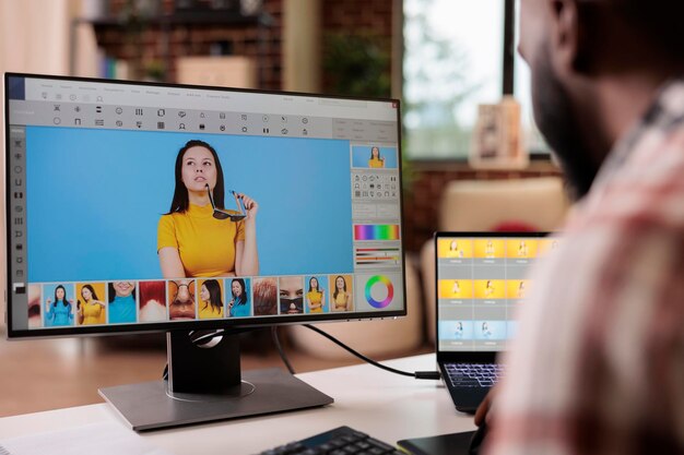 Foto primer plano de la computadora en la mesa