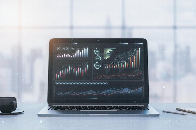 Primer plano de la computadora portátil en el escritorio con una taza de café y un gráfico de negocios de velas brillantes abstractas en una ventana borrosa con fondo de vista de la ciudad Tecnología de finanzas comerciales y concepto de mercado Representación 3D