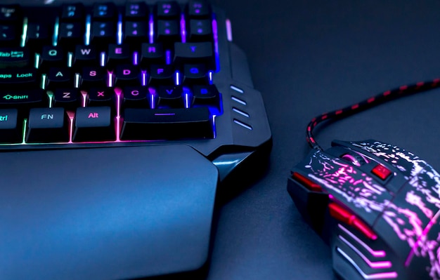 Primer plano de la computadora portátil en la mesa