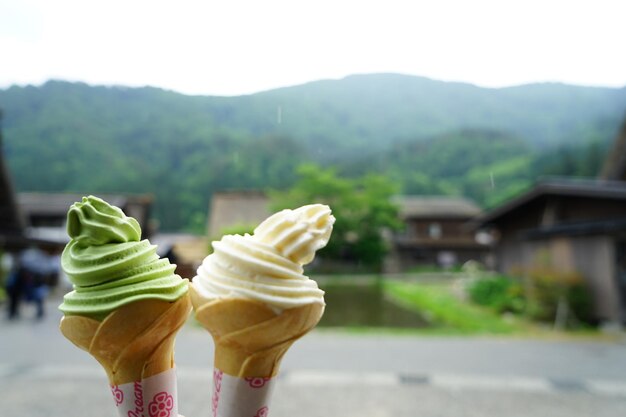 Foto primer plano de un cono de helado contra el cielo