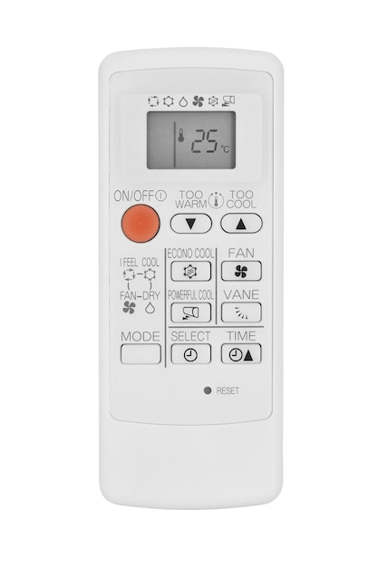Primer plano del control remoto sobre un fondo blanco