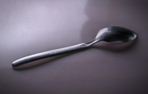 Primer plano de la cuchara en la mesa