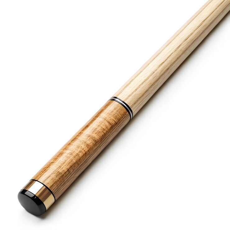 Un primer plano de una cue profesional de madera para la piscina
