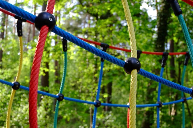 Primer plano de la cuerda en el patio de recreo