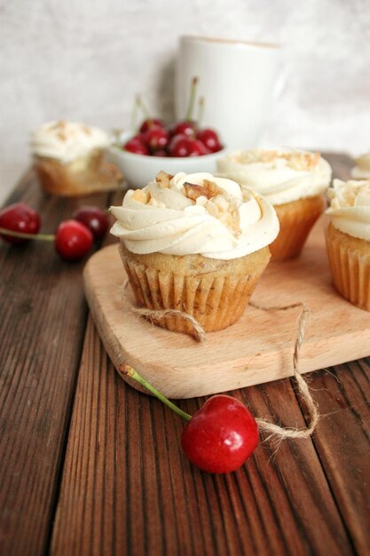 Primer plano de los cupcakes en la mesa