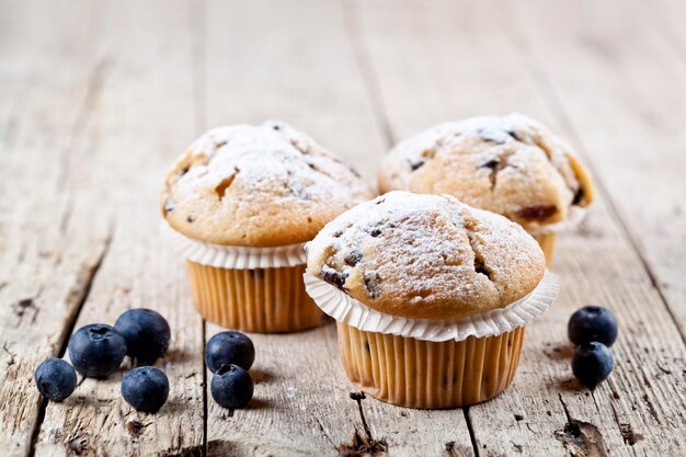 Primer plano de los cupcakes en la mesa