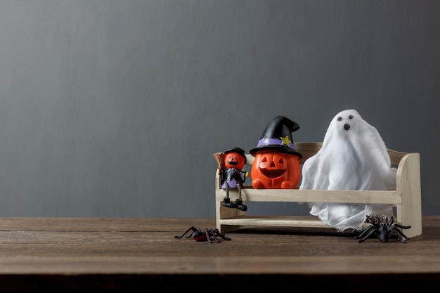 Foto primer plano de la decoración de halloween en la mesa