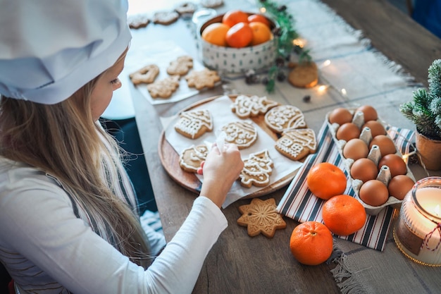 Primer plano de decoración de pan de jengibre de Navidad