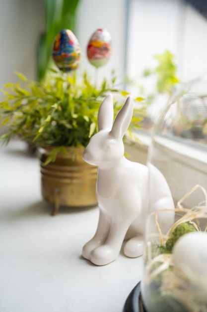 Foto primer plano de las decoraciones navideñas en la mesa