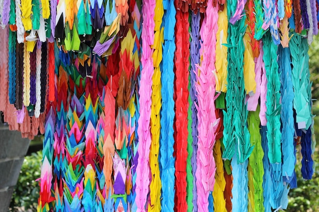 Primer plano de las decoraciones de papel