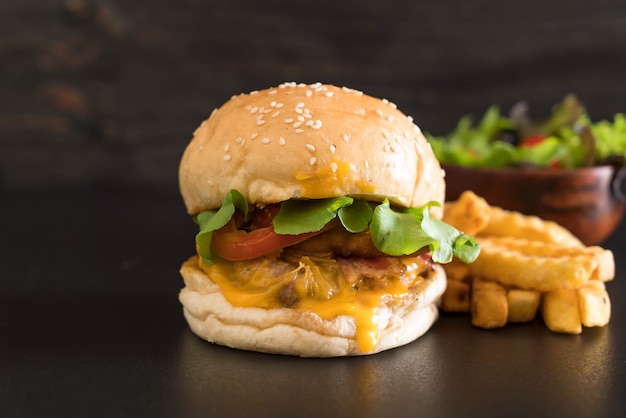 Primer plano de la deliciosa hamburguesa casera