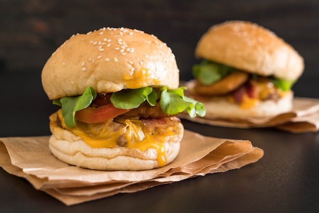 Primer plano de la deliciosa hamburguesa casera