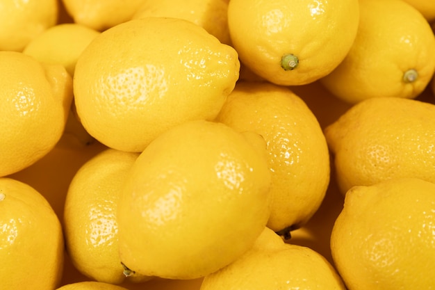 Primer plano delicioso montón de limones