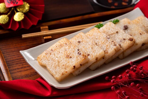 Primer plano de un delicioso pastel de rábano chino para la cocina de celebración del año nuevo lunar.