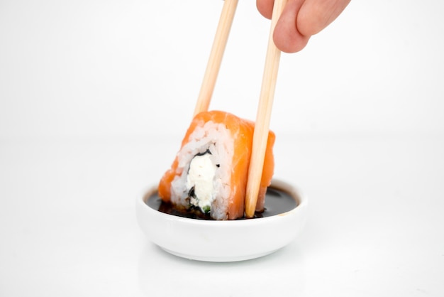 Primer plano de delicioso sushi roll