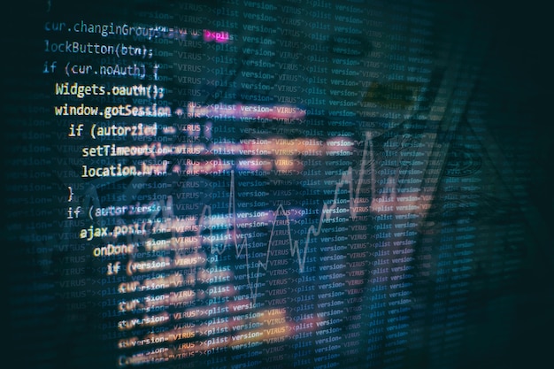 Primer plano de desarrollo de tecnologías de programación y codificación. Desarrollador que trabaja en códigos de sitios web en la oficina.