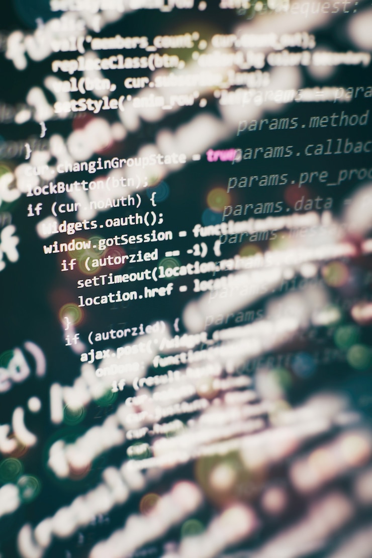 Foto primer plano de desarrollo de tecnologías de programación y codificación. desarrollador que trabaja en códigos de sitios web en la oficina.