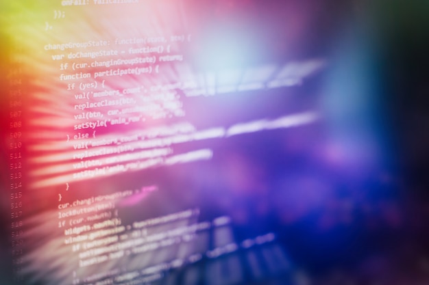 Foto primer plano de desarrollo de tecnologías de programación y codificación. desarrollador que trabaja en códigos de sitios web en la oficina.