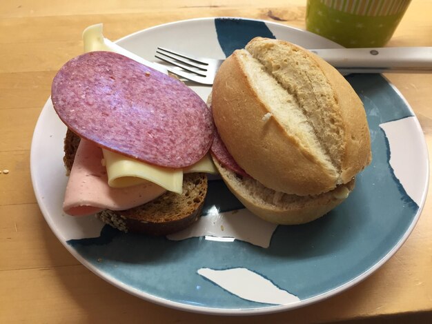 Foto primer plano del desayuno en la mesa