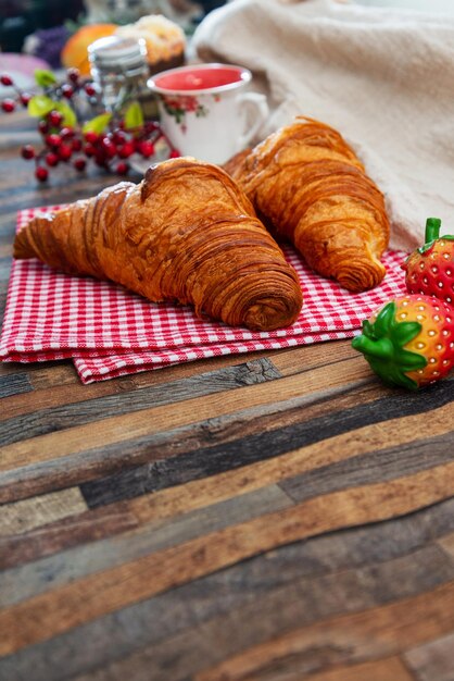 Primer plano del desayuno en la mesa