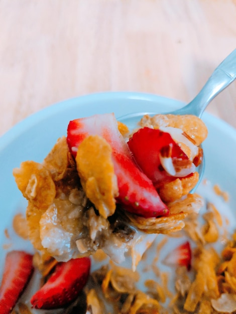 Foto primer plano del desayuno servido en la mesa