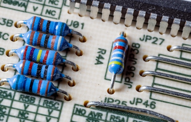 primer plano de los detalles de la placa de circuito electrónico