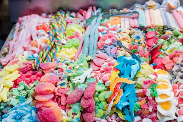 Foto primer plano de dulces de colores para la venta