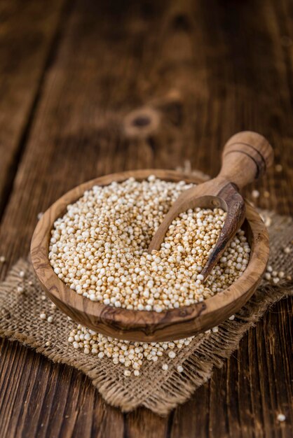 Primer plano de enfoque selectivo de quinoa inflada