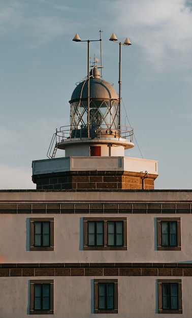 Un primer plano del faro de Finisterre