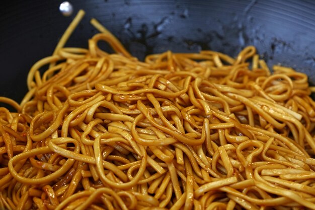 Primer plano de los fideos en el tazón