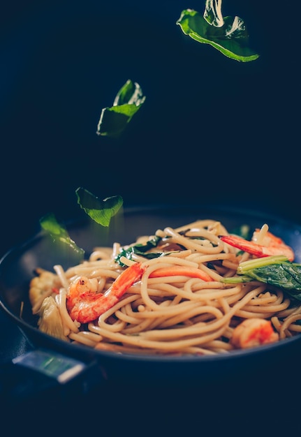 Primer plano de los fideos en el tazón