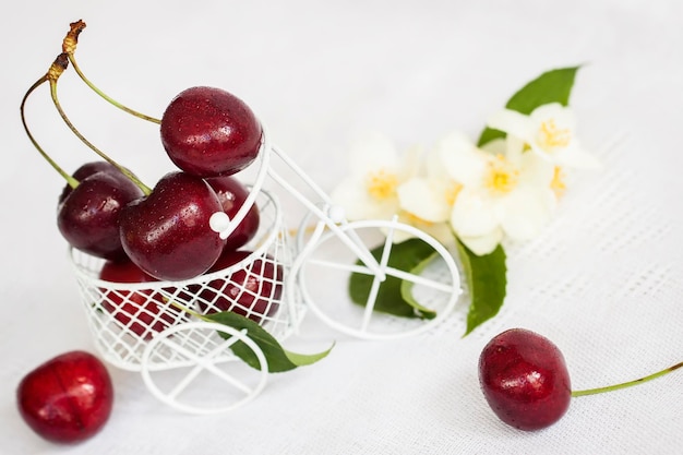 Foto primer plano de las fresas en la mesa