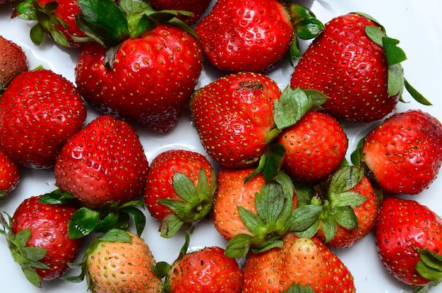 Primer plano de las fresas en la mesa