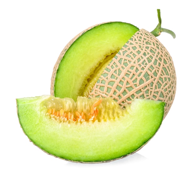 Primer plano de la fruta contra un fondo blanco