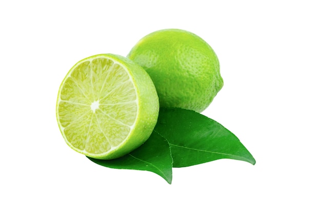 Primer plano de la fruta contra un fondo blanco