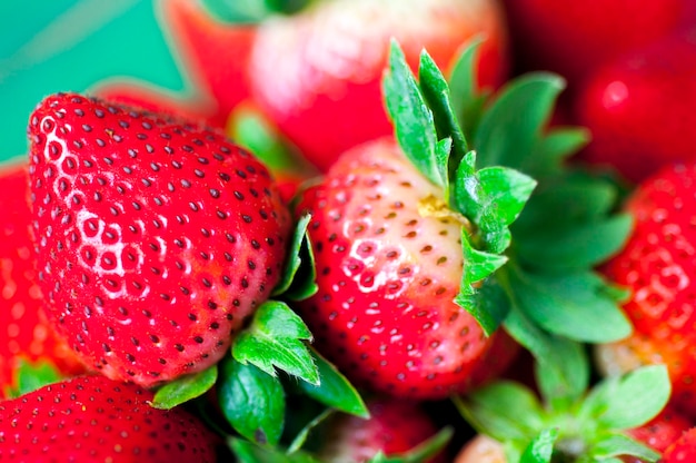 Primer plano de fruta fresca y jugosa de fresa