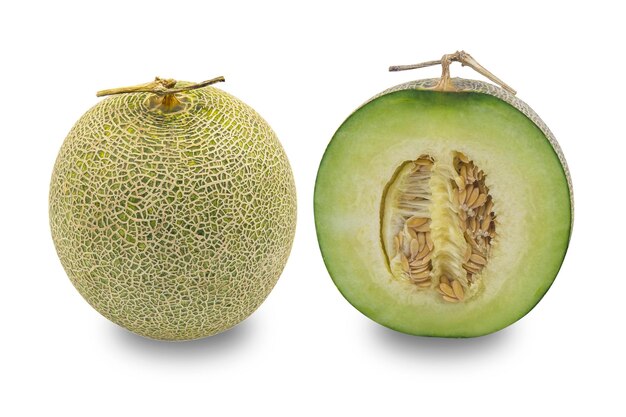 Primer plano de las frutas contra un fondo blanco