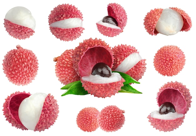Un primer plano de las frutas de lichi sobre un fondo blanco