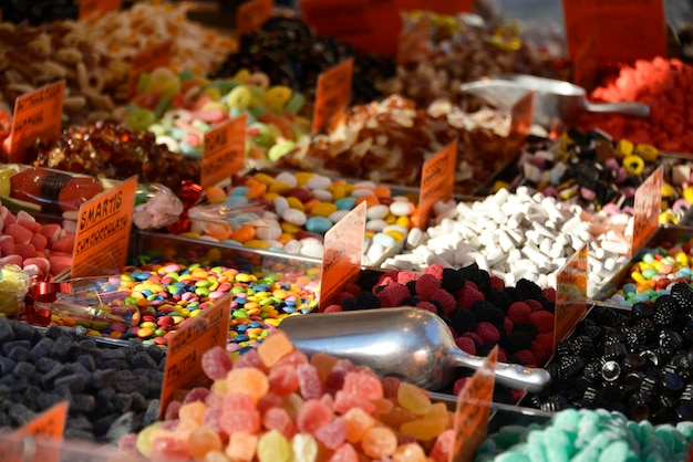 Primer plano de frutas en el mercado