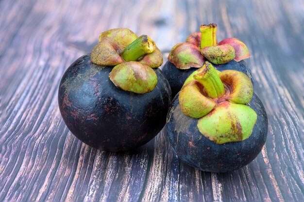 Primer plano de las frutas en la mesa