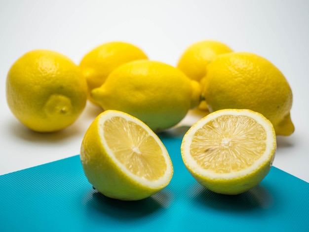 Foto primer plano de las frutas en la mesa