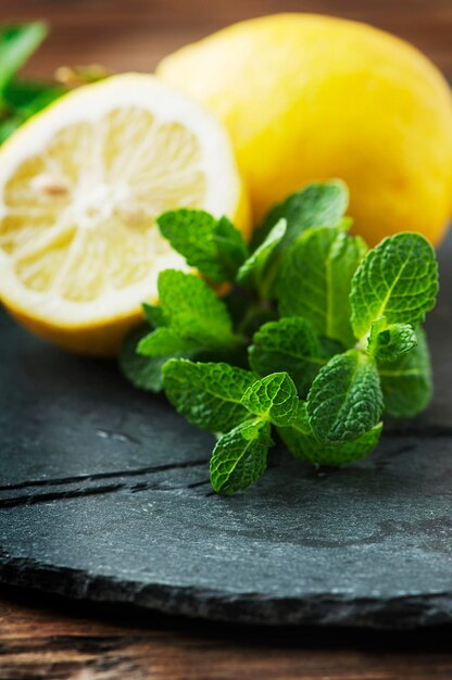 Foto primer plano de las frutas en la mesa